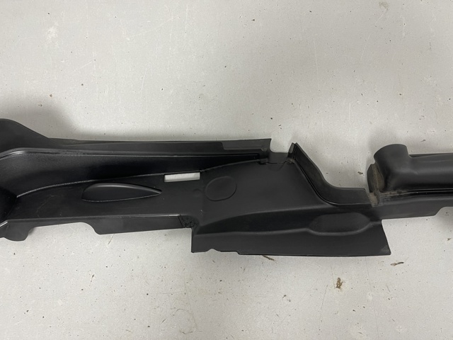 Заглушка жабо збоку 8W0821170C VAG