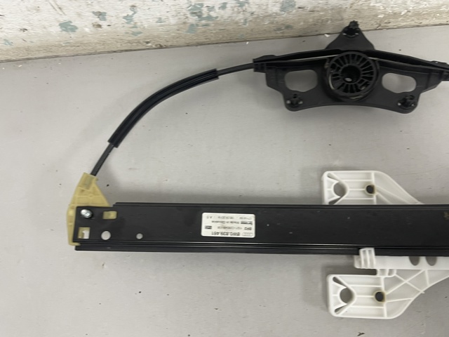 Механізм склопідйомника двері задньої, лівої 8W0839461 VAG