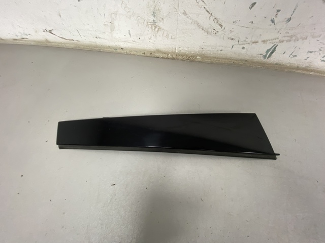 Накладка задньої двері, лівої, вертикальна 8W0839901 VAG
