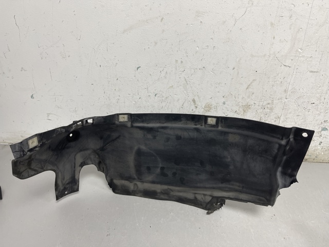 Підкрилок переднього крила, правий передній 8W0853888A VAG