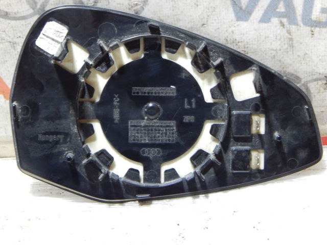 Дзеркальний елемент лівий 8W0857535F VAG
