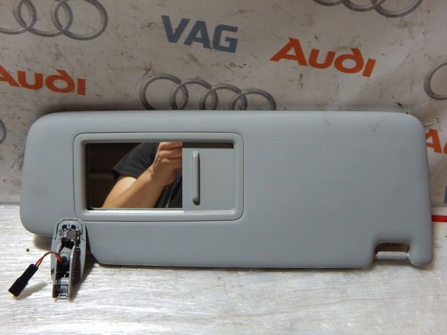 Козирок протисонячний 8W0857552AM VAG