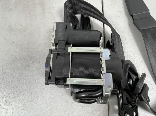Ремінь безпеки передній правий 8W0857706G VAG