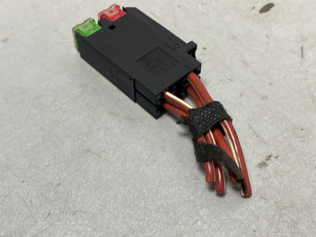 Коробка запобіжників 8W0937530 VAG