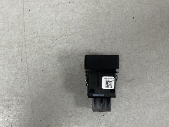 Кнопка включення аварійного сигналу 8W0941509A VAG