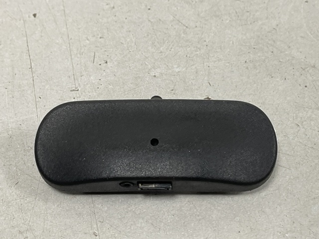 Форсунка омивача скла лобового, ліва 8W0955987A VAG