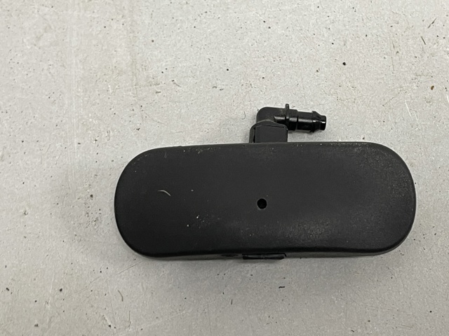 Форсунка омивача скла лобового, права 8W0955988A VAG