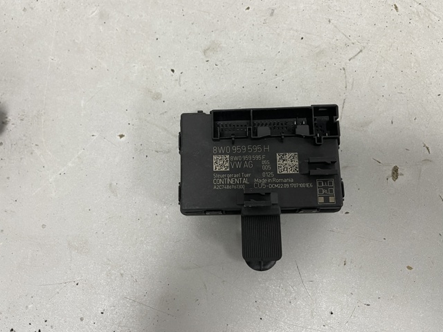 Блок комфорту задніх дверей 8W0959595H VAG