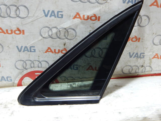 Кватирка двері трикутник, задня, права 8W5845298D VAG
