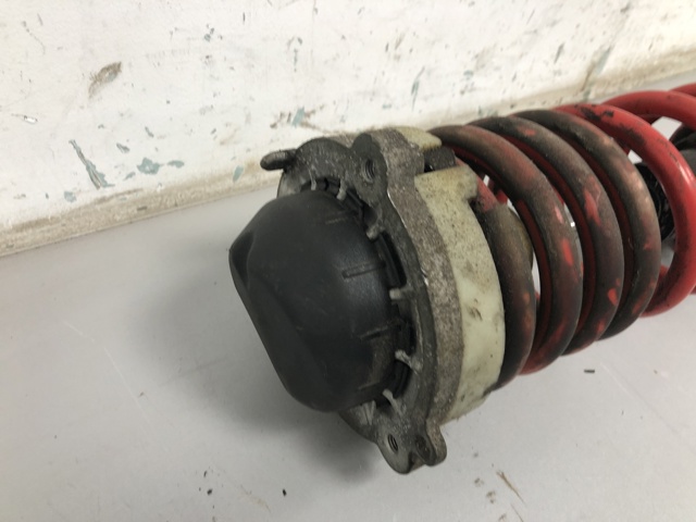 Стойка амортизатора передняя 8W6413031H VAG