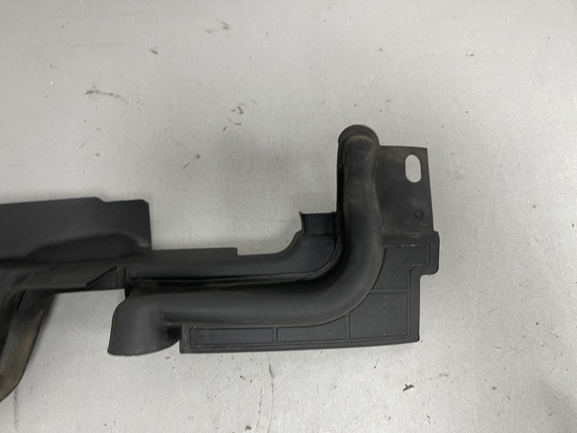 Заглушка жабо збоку 8W6821169E VAG