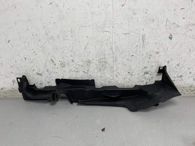 Заглушка жабо збоку 8W6821170E VAG