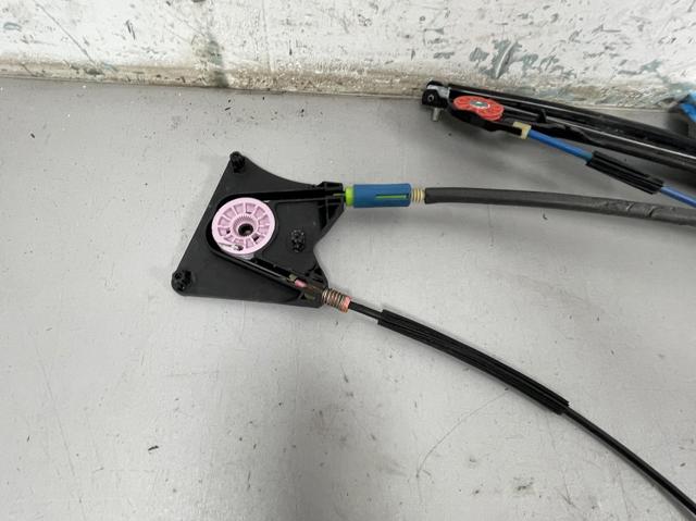Склопідйомник задніх правих дверей 8W8839462 VAG