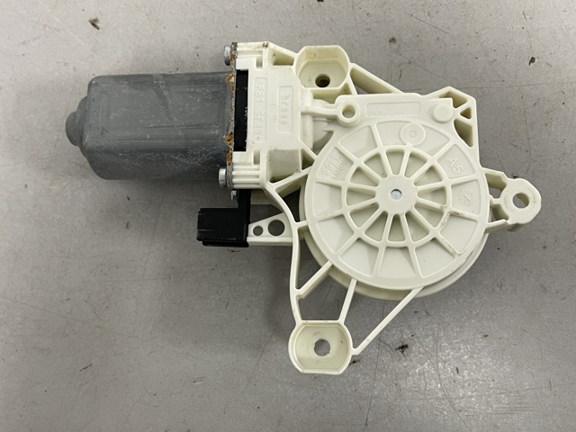 Мотор склопідйомника дверей передніх, лівих A0009065108 MERCEDES