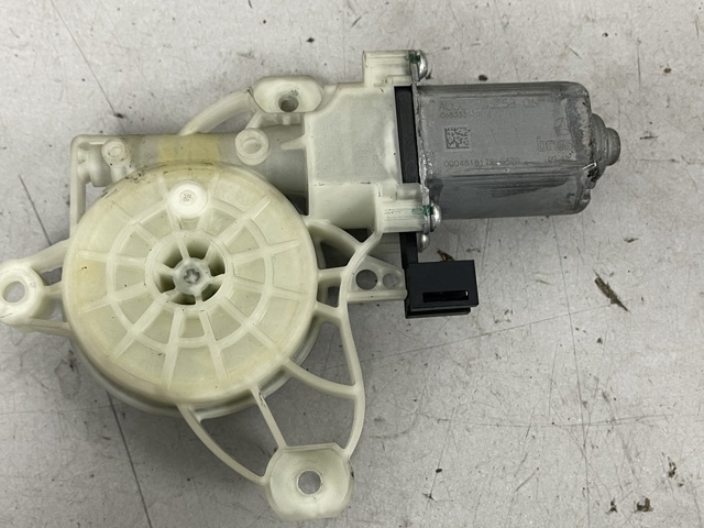 Мотор склопідйомника дверей передніх, лівих A0009065806 MERCEDES