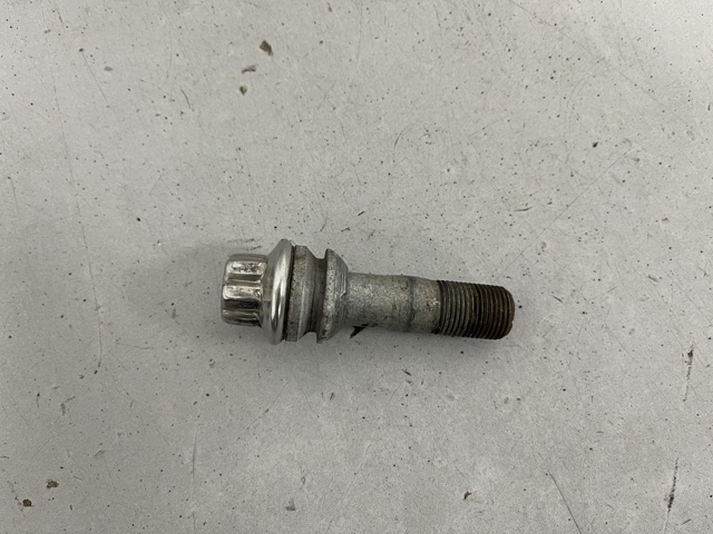 Колісний болт A0009904518 MERCEDES