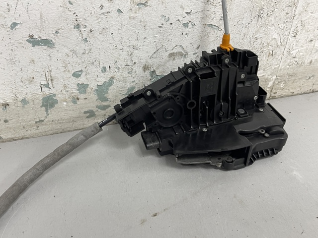 Замок водійських дверей A0997200101 MERCEDES