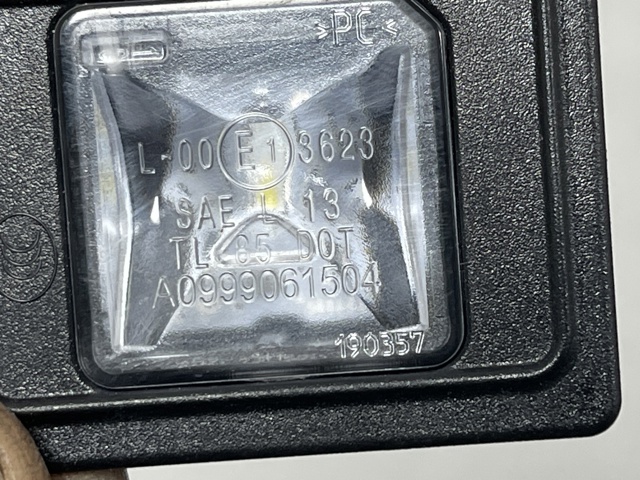 Ліхтар освітлення номерного знака A0999061504 MERCEDES