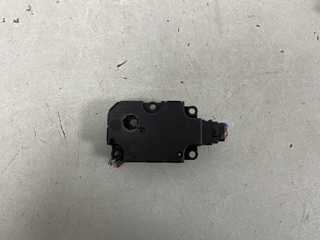 Мотор заслінки рециркуляції повітря A0999067402 MERCEDES