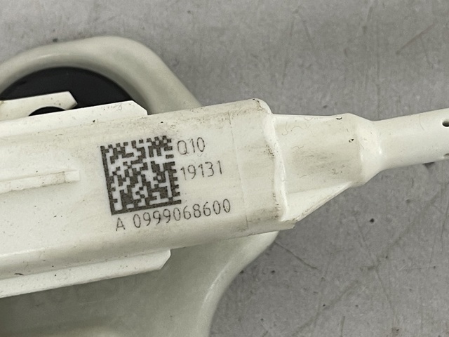 Мотор (клапан) дотягування багажника A0999068600 MERCEDES