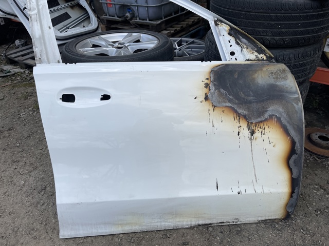 Пасажирські передні двері A1677200600 MERCEDES