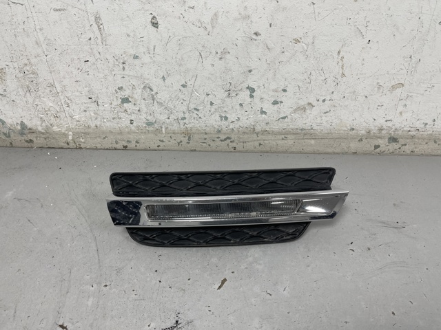 Габарит передній, нижній (ліхтар), правий A2049065501 MERCEDES
