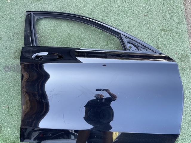 Дверка передня права A2057200205 MERCEDES