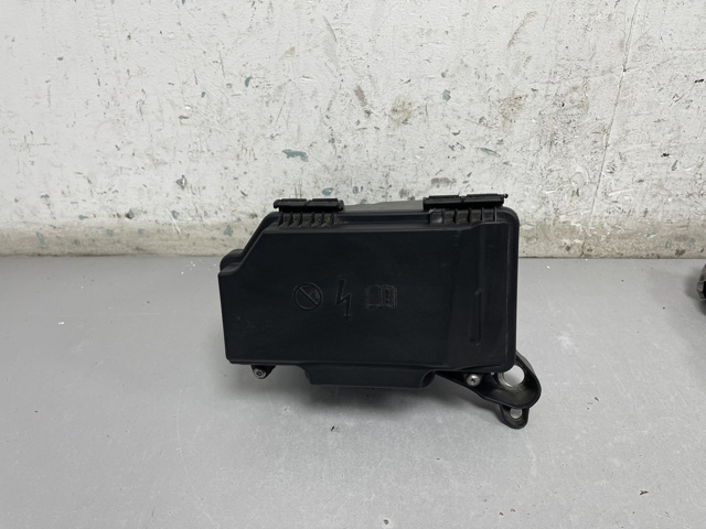 Корпус блока запобіжників A2135400024 MERCEDES
