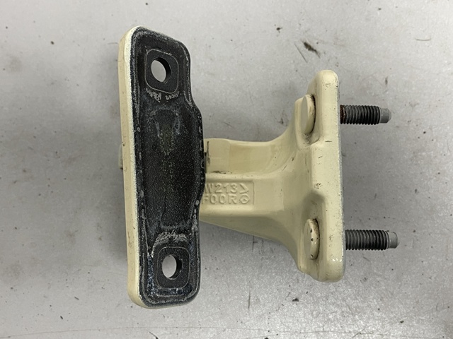 Петля заднтої двері, правої A2137302002 MERCEDES
