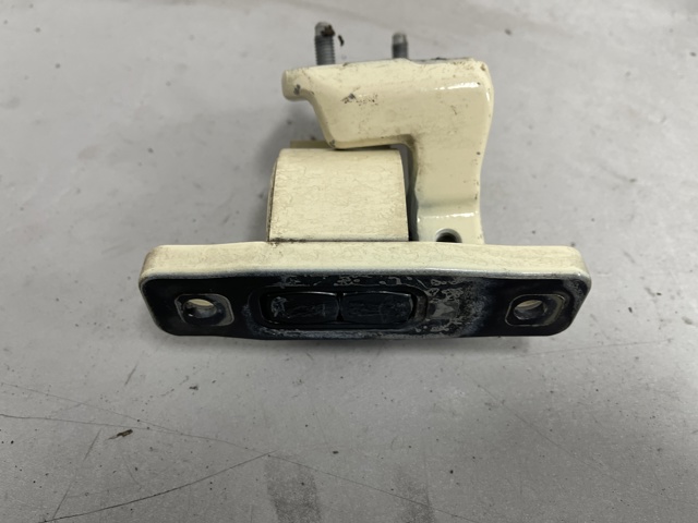 Петля заднтої двері, лівої A2137302102 MERCEDES
