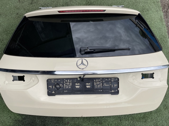 Треті двері Mercedes E