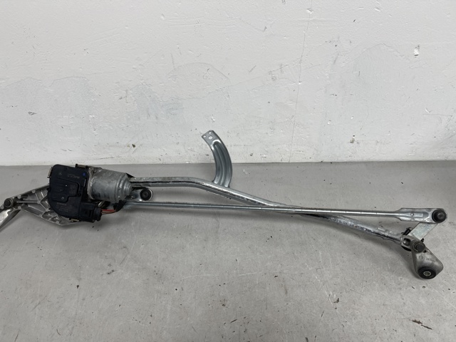 Трапеція щіток лобового скла A2138205104 MERCEDES