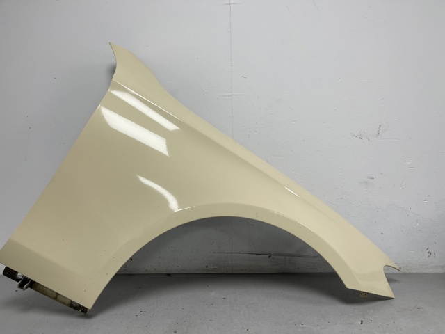 Переднє праве крило A2138800018 MERCEDES