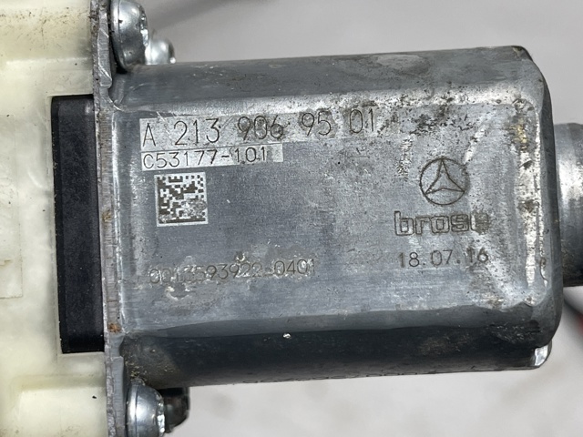 Мотор склопідйомника дверей передніх, правих A2139069501 MERCEDES