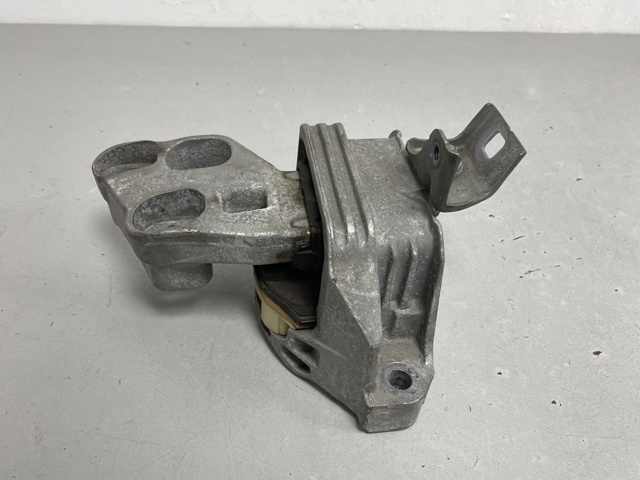 Подушка (опора) двигуна, ліва A2462400617 MERCEDES