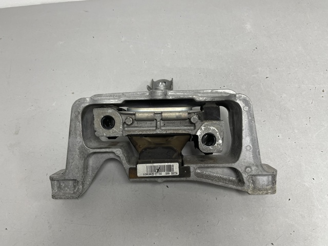 Права подушка мотора A2462402517 MERCEDES