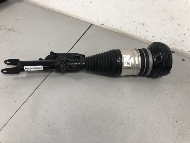 Стійка передня права A2973205401 MERCEDES