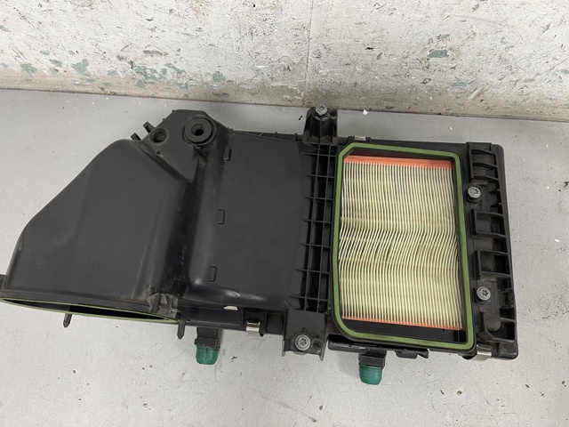 Корпус повітряного фільтра A6540900001 MERCEDES