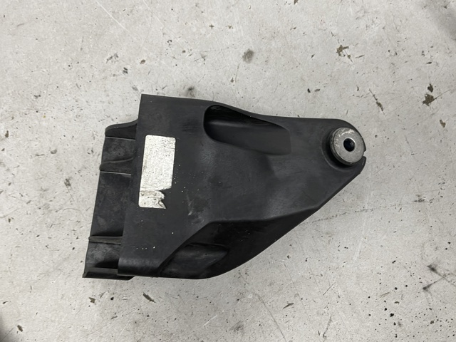 Кронштейн подушки (опори) двигуна, правої A6542230100 MERCEDES