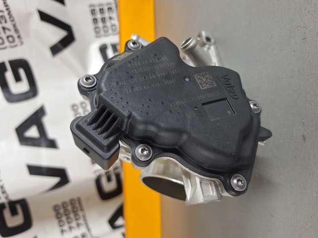 Дросільна заслінка в зборі 04L128059AA VAG