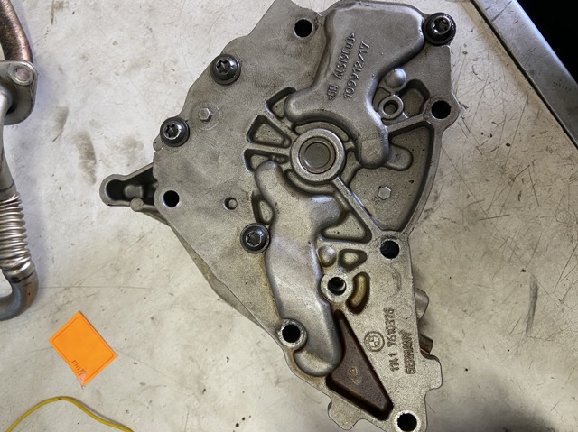 Помпа масляна 11417610378 BMW