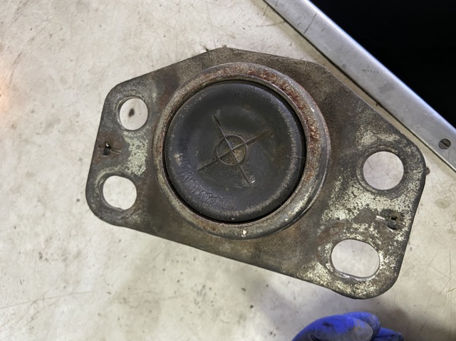 Подушка двигуна передня 7700434370 RENAULT