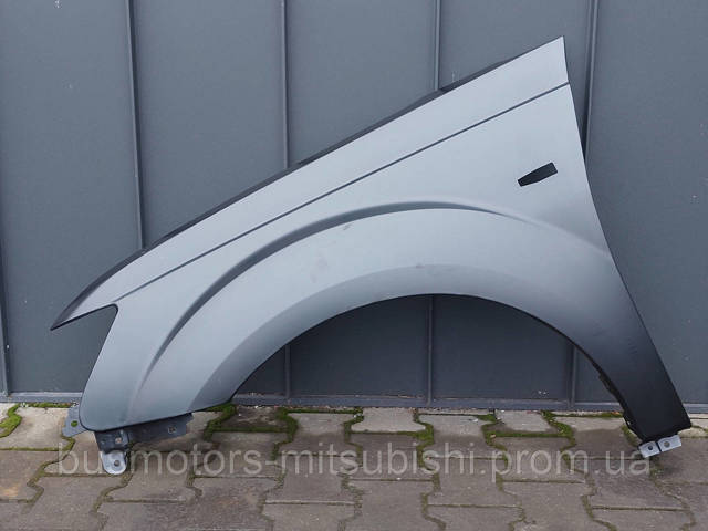Переднє ліве крило 5220C673 MITSUBISHI