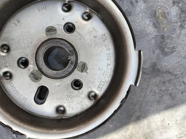 Фланець шестерні розподільного валу 03L109239A VAG