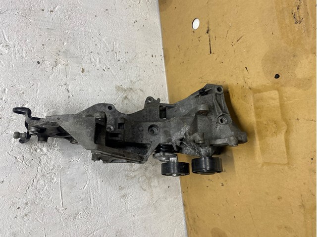 Кронштейн кріплення генератора 03L903139H VAG