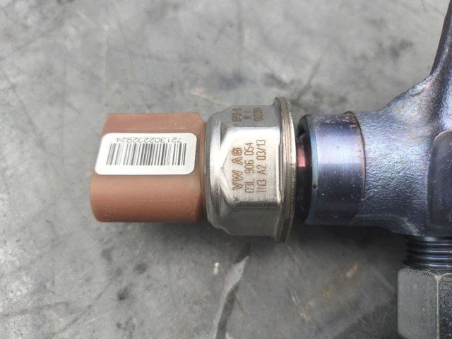 Датчик тиску палива 03L906054 VAG