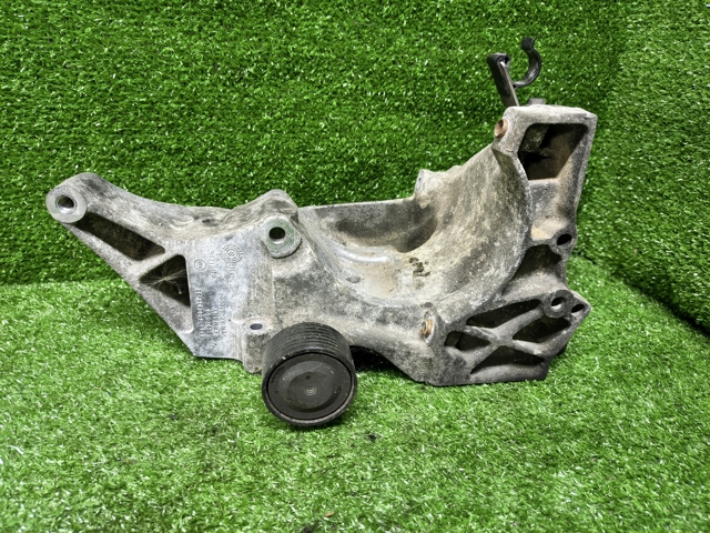 Кронштейн компресора кондиціонера 11167802639 BMW