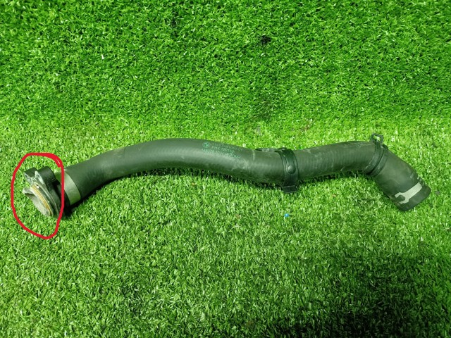 Шланг (патрубок) термостата 11537581063 BMW