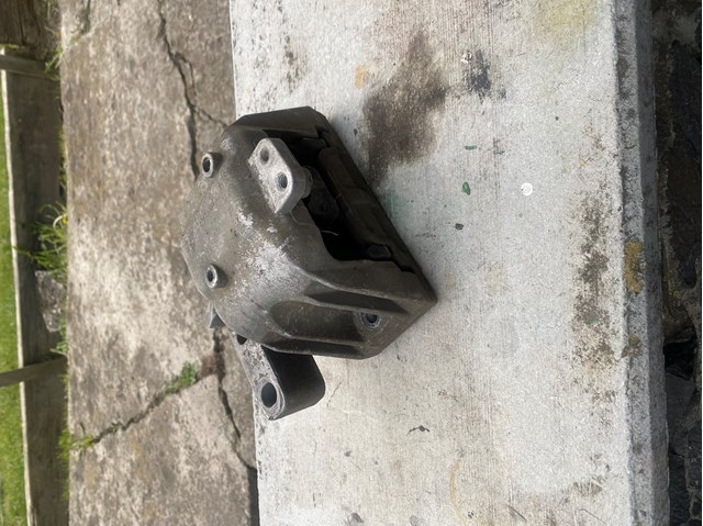 Права подушка мотора 1J0199262BF VAG
