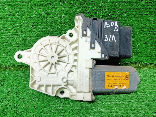 Моторчик склопідйомника двері задніх, лівих 1J4959811C VAG